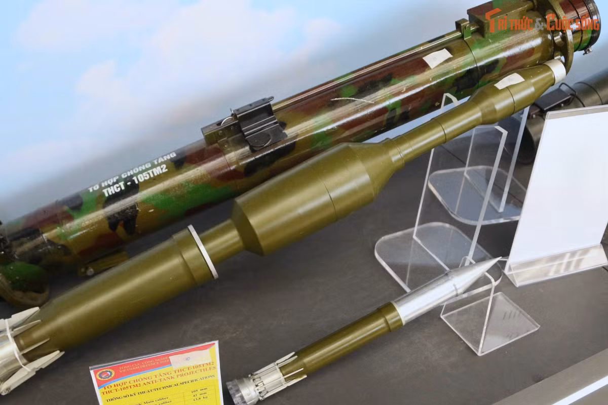 Theo số liệu công bố, loại đạn chính mà THCT-105TM2 là DTC-105TM2. Đây là loại đạn 105 mm, có chiều dài 1,1 m, khối lượng 6,8 kg, có khả năng xuyên thép khi có giáp phản ứng nổ lớn hơn hoặc bằng 600 mm.