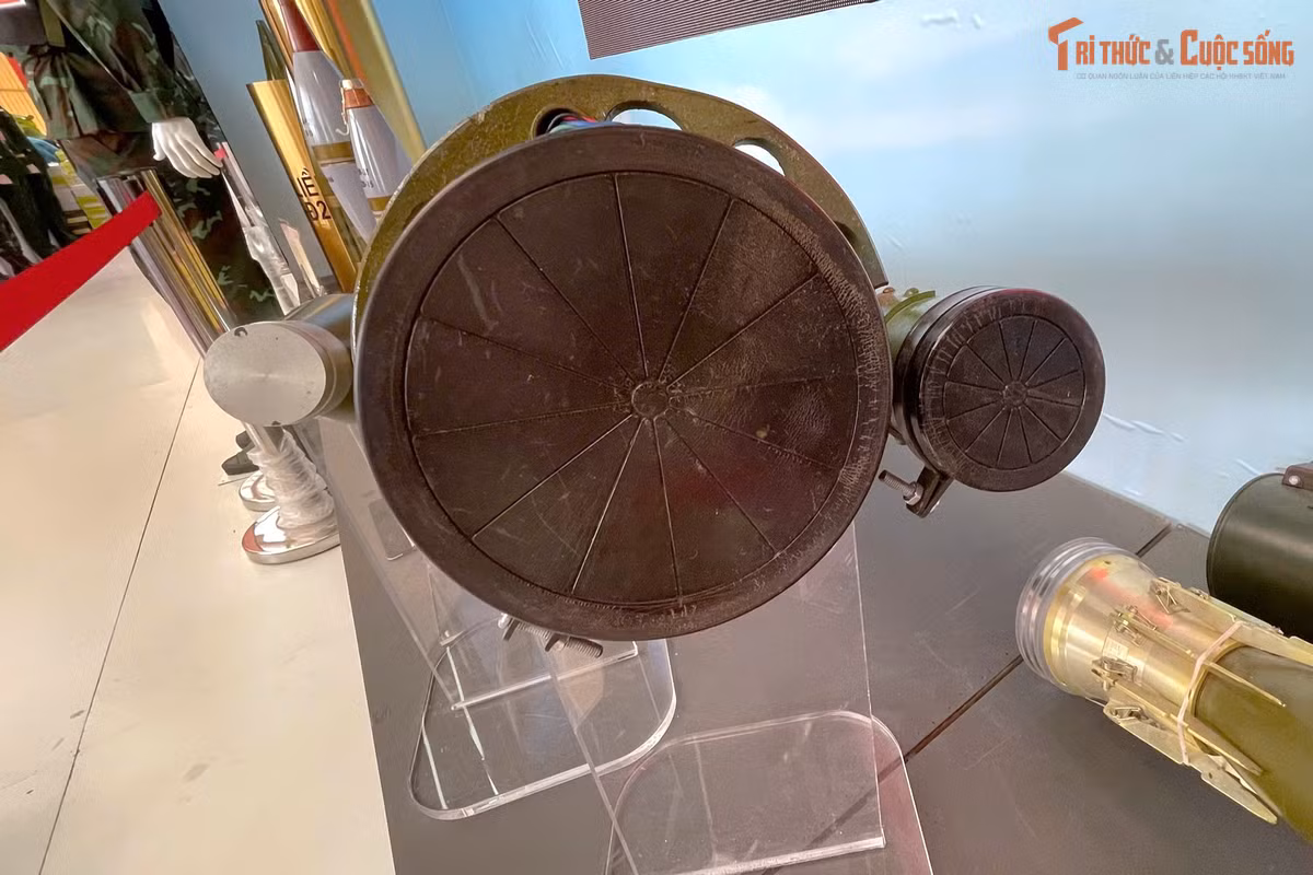 Lúc đó, hệ thống phòng ngự chủ động của xe tăng không kịp khởi động lại lần 2 (thời gian khởi động là 0,5 giây) dẫn đến bị tiêu diệt.