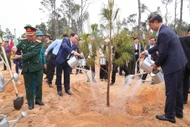 Bí thư Thành ủy, Chủ tịch UBND TP Hải Phòng trồng cây xanh đầu năm mới