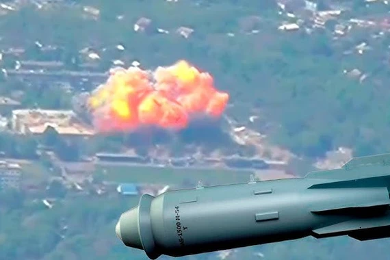 Các nguồn tin của Ukraine cho biết, đây là cuộc tấn công lớn nhất vào Zaporizhzhia sử dụng bom lượn FAB với UMPK kể từ khi bắt đầu cuộc xung đột. Ngoài ra, vào đêm 22/9, RFAF đã phát động nhiều đợt không kích vào các mục tiêu của đối phương gần sân bay Boryspil của Kiev.