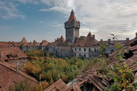 Khám phá loạt địa điểm bỏ hoang ấn tượng ở Hungary