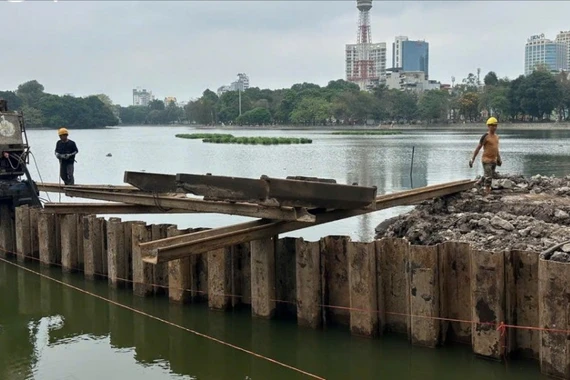 Đẩy nhanh tiến độ thi công trạm bơm hồ điều hòa giữa công viên Thống Nhất