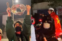 Muôn kiểu 'đi bão' mừng U22 Việt Nam giành HCV SEA Games