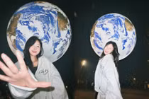 Netizen hào hứng rủ nhau check-in với 'trái đất thu nhỏ' bên hồ Tây