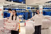 Joyce Phạm gom đồ cứu trợ ủng hộ đồng bào miền Trung