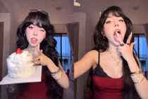 Loạt gái xinh đu trend 'Sugar On My Tongue' gợi cảm tràn màn hình