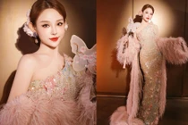 'Chị đẹp' Huyền Baby chiếm trọn spotlight khi xuất hiện trên thảm đỏ