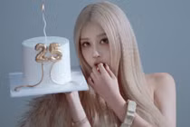 ‘Rosé bản Việt’ gây thương nhớ với bộ ảnh đón tuổi 25