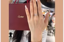 Hội chị em rộn ràng khoe quà ngày 20/10