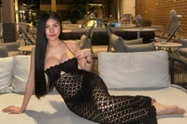 Danh tính hot girl Thái Lan diện thiết kế váy ‘lưới đánh cá’ gây tranh cãi