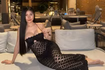 Danh tính hot girl Thái Lan diện thiết kế váy ‘lưới đánh cá’ gây tranh cãi