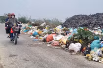 Bãi rác khổng lồ 'phun' khói độc ra đồng ruộng, khu dân cư Ninh Bình 