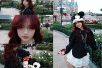 Hot girl Bảo Hân Helia giao diện nàng công chúa tóc đỏ check-in ở Disneyland