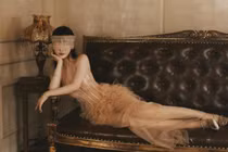 Bà xã đại gia Minh Nhựa chăm diện đồ xuyên thấu khoe dáng cực đỉnh ở tuổi U40