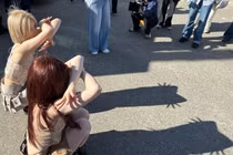 Giới trẻ "lọt hố" trend chụp ảnh bóng đen con mèo