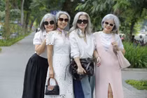 Hội 'chị đẹp tóc bạc' viral mạng xã hội nhờ thần thái 'cực slay'