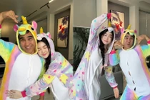 MC Quyền Linh diện đồ đôi phong cách nhí nhảnh, 'quẩy' nhiệt tình bên con gái