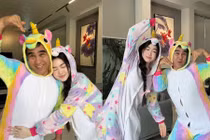 MC Quyền Linh diện đồ đôi phong cách nhí nhảnh, 'quẩy' nhiệt tình bên con gái