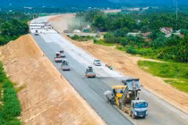 Cao tốc Quảng Ngãi – Hoài Nhơn thi công xuyên đêm chạy nước rút