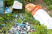 Sản phẩm ghi "Hải Sen" vứt thành đống, đốt cháy nham nhở