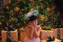 'Em bé quốc dân' Pam iu khiến netizen tan chảy trong bộ ảnh Giáng sinh
