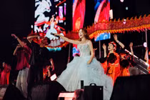 Hòa Minzy bùng cháy khuấy đảo sân khấu cùng hàng nghìn sinh viên Cần Thơ