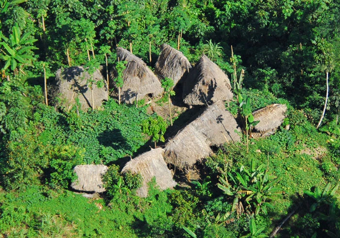 Bộ tộc bí ẩn sống tách biệt với thế giới hiện đại ở Brazil