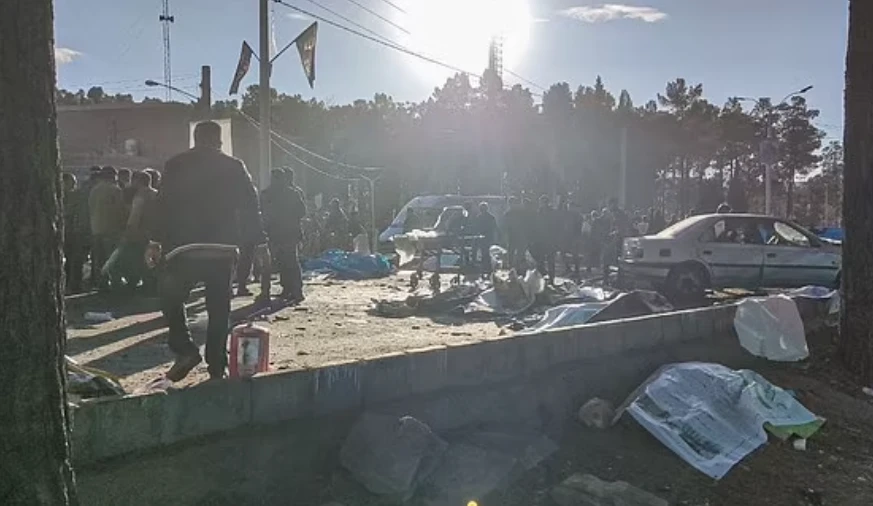 Toàn cảnh vụ đánh bom gần mộ tướng Iran, hàng trăm người thương vong
