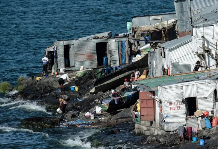 Ngỡ ngàng cuộc sống trên hòn đảo “nghẹt thở” nhất thế giới