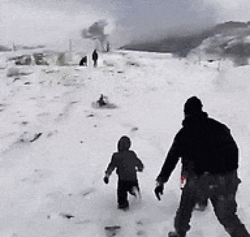 Ông bố "tay nhanh hơn não" đây rồi. Ông bố "tay nhanh hơn não" đây rồi.