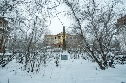 Choáng ngợp cảnh ma mị trong ngôi làng bỏ hoang ở nước Nga