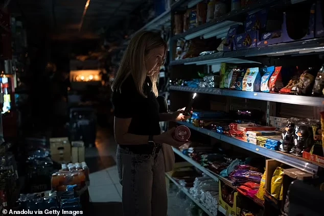 Cuộc sống người dân ở Tây Ban Nha đảo lộn vì mất điện