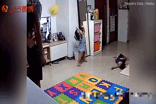 Video: Bo phan xa xuat than, cuu con gai khoi bi guong de trong nhay mat