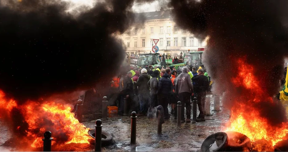 Toàn cảnh làn sóng biểu tình của nông dân khắp Châu Âu