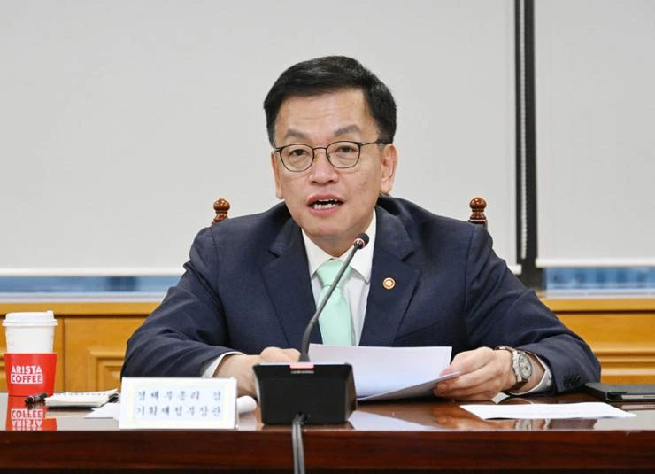 Điều ít biết về Quyền Tổng thống Hàn Quốc Choi Sang Mok