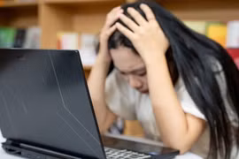 Sếp lạm dụng AI, nhân viên kiệt quệ vì vừa làm vừa sửa lỗi
