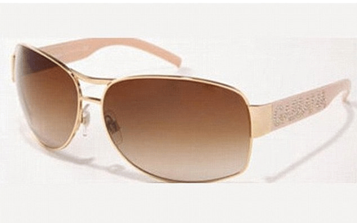 Kính bằng vàng và kim cương: Loại kính đặc biệt này do hãng kính nổi tiếng Dolce & Gabbana thiết kế, khung kính được làm bằng vàng nguyên chất và dát kim cương 24 carat tên vần thương hiệu.