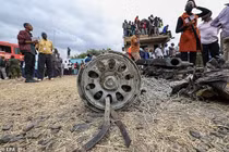 Hiện trường máy bay rơi xuống khu dân cư Kenya, nhiều người thiệt mạng