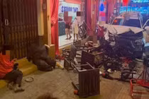 Tài xế say rượu vượt đèn đỏ gây tai nạn, 12 người bị thương