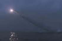 Triều Tiên lại phóng loạt tên lửa đạn đạo ra biển 