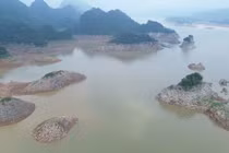  Mực nước hồ thủy điện Hòa Bình thấp kỷ lục