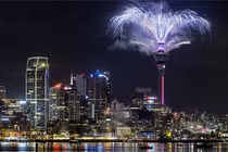 Pháo hoa rực sáng trên bầu trời New Zealand đón năm mới 2026