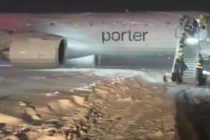 Máy bay chở khách trượt khỏi đường băng giữa cơn bão mùa đông