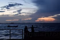 Lật phà chở hơn 130 người ngoài khơi Guyana 