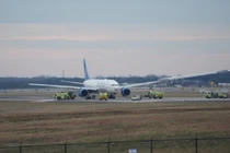 Máy bay chở 290 người hạ cánh khẩn ở Mỹ vì hỏng động cơ