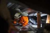 Sập trường ở Indonesia, hàng chục học sinh thương vong