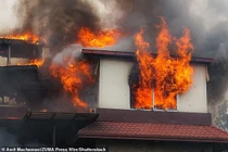 Toàn cảnh thủ đô Nepal chìm trong khói lửa giữa biểu tình bạo lực