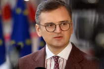 Vì sao cựu Ngoại trưởng Ukraine bí mật rời đất nước giữa đêm?