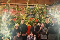 Người Việt đón năm mới ở châu Âu, hào hứng với món ăn cầu may mắn