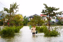 Thời tiết ngày 1/11: Mưa lớn diện rộng ở Trung Bộ, Bắc Bộ trời lạnh 